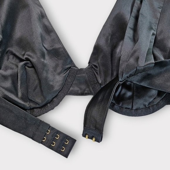 Danielle Bernstein Underwire V-neck Bralette Top - Picture 8 of 10